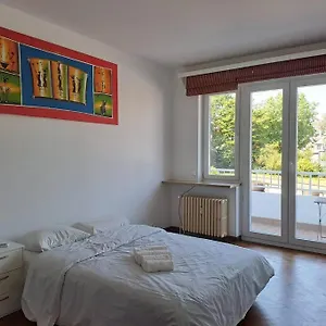 Appartement Spacious Next To Parc Du Cinquantenaire, Bruxelles